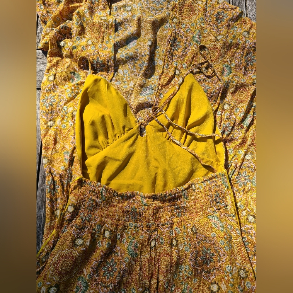 En Crème Flowy floral Maxi dress, perfect for a summer wedding!